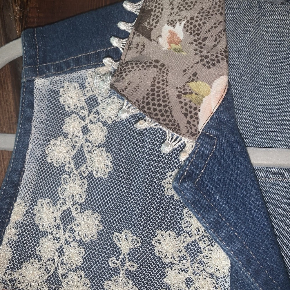 Taylor G‎ Dallas Women's Denim Vest Embroidered Ruffled Lace Buttons M-L See Pic - Picture 6 of 8